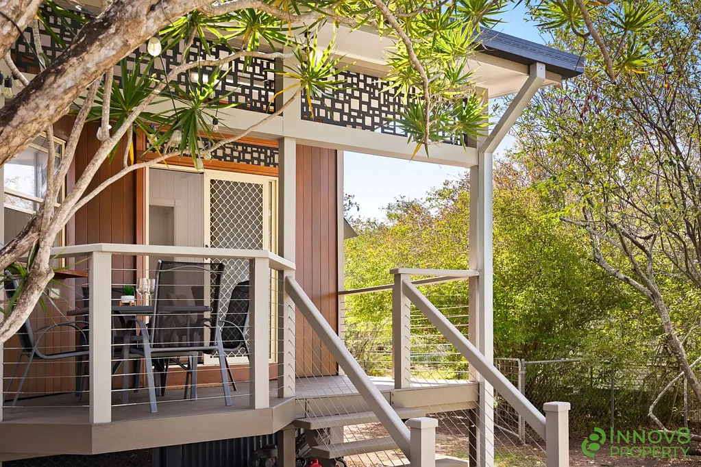 Kallangur 2Zimmer Charming 1960’s Cottage With A Handcrafted Timber Kitchen, Versatile Studio & A Glorious 808m² Allotment!
