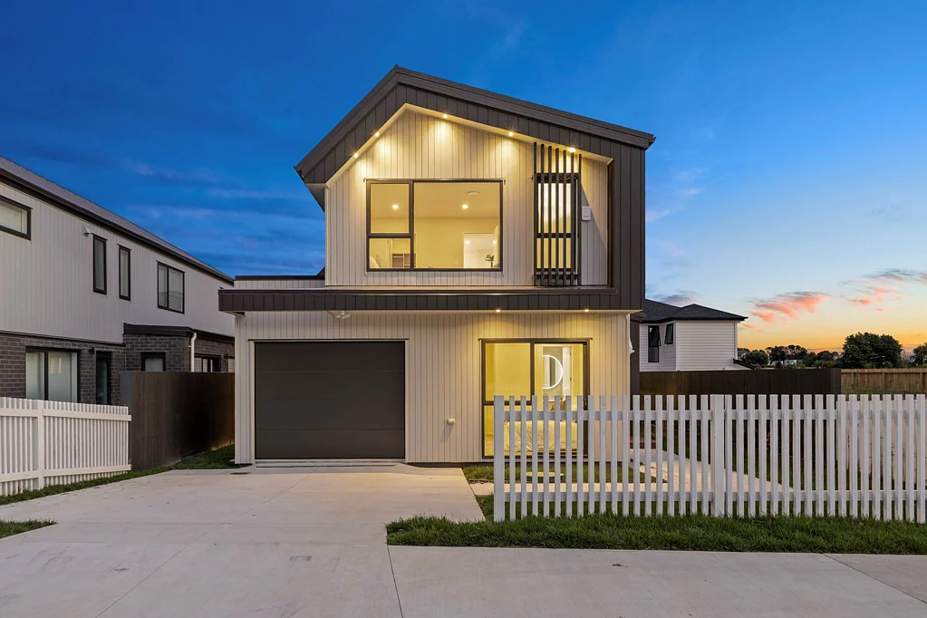 Karaka 4 Slaapkamer "Two Levels of Wow – Stylish, Smart & Spacious!