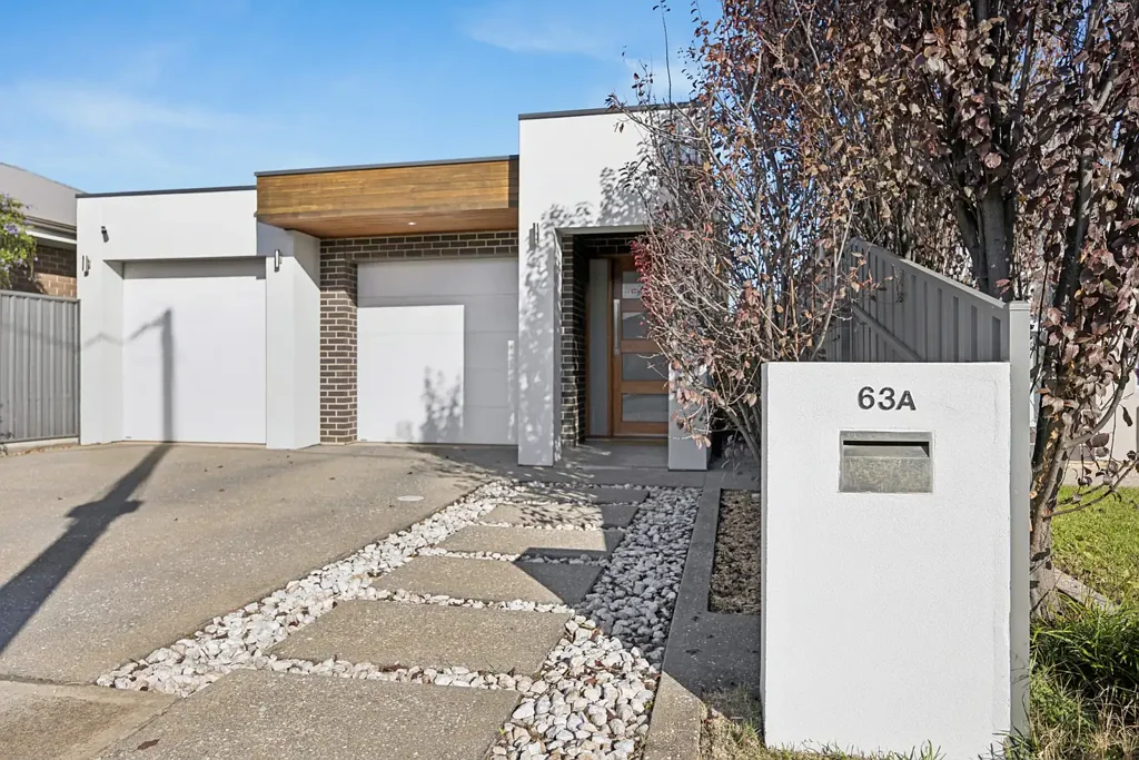Seaton 3 Bedroom Custom-Built Contemporary Luxury in a Highly Coveted Pocket