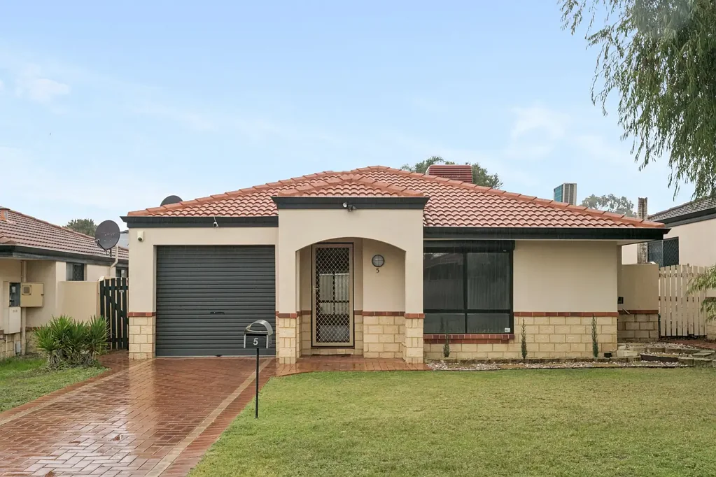 Queens Park 2房  A Unique Low Maintenance Home with No Strata Fees