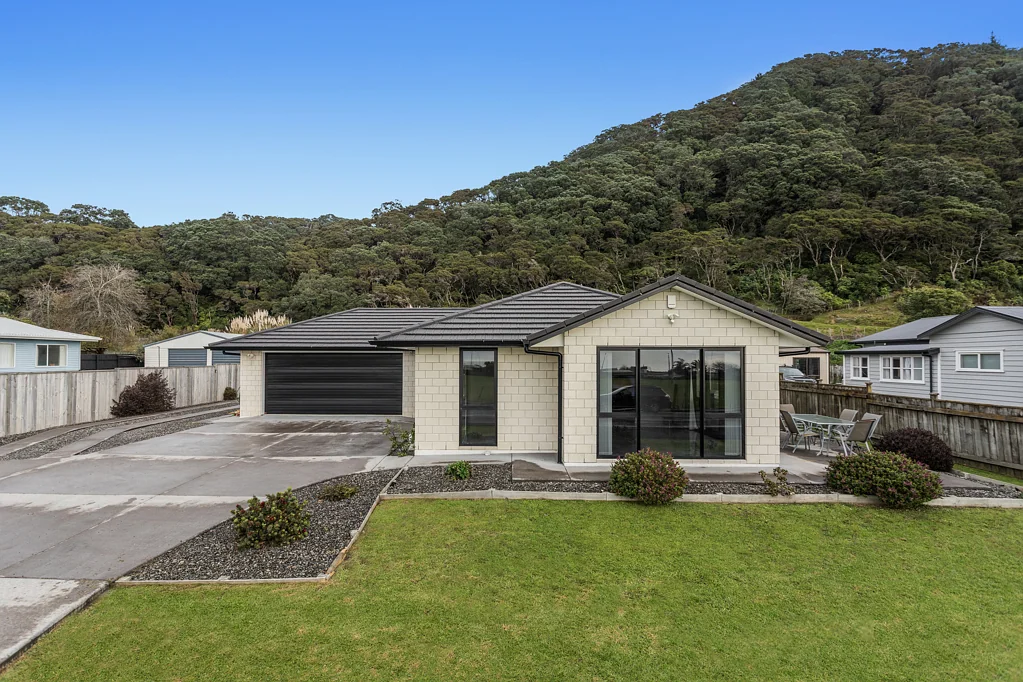 Matata 6 Slaapkamer One Title, Two Dwellings: A Rare Opportunity