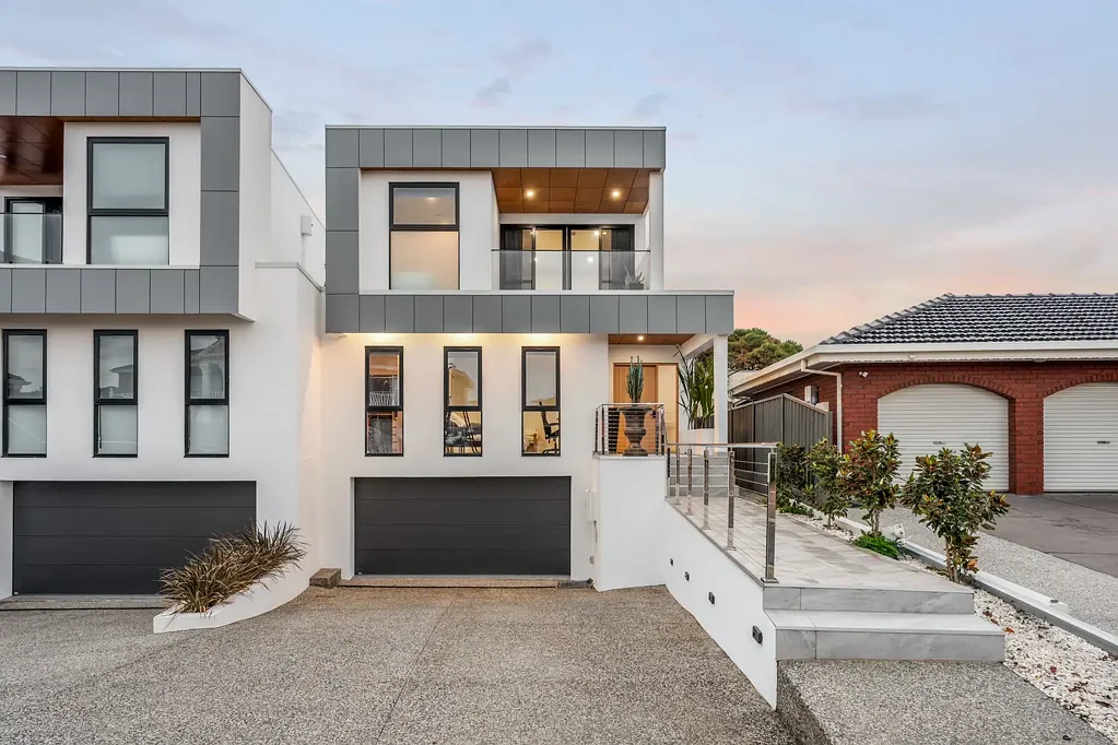 West Lakes 5房  Lakefront Luxury on a Grand Generational Scale.