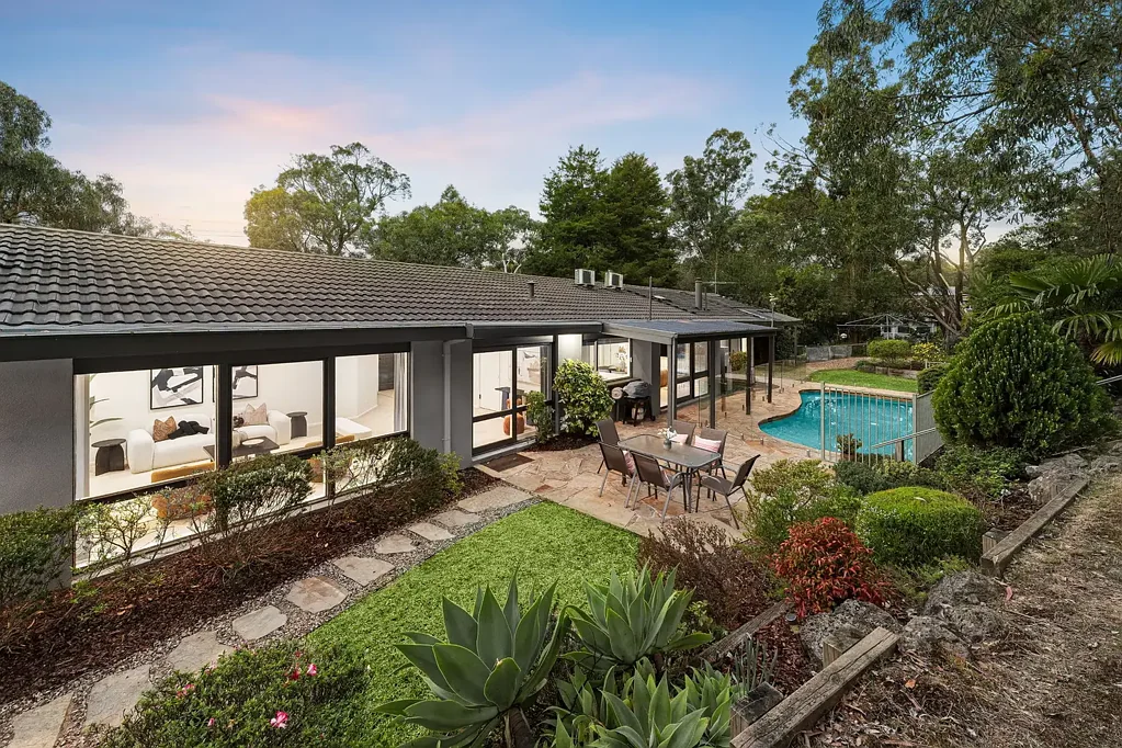 Donvale 4Kwarto Style, Space & Serenity on a Stunning Acre