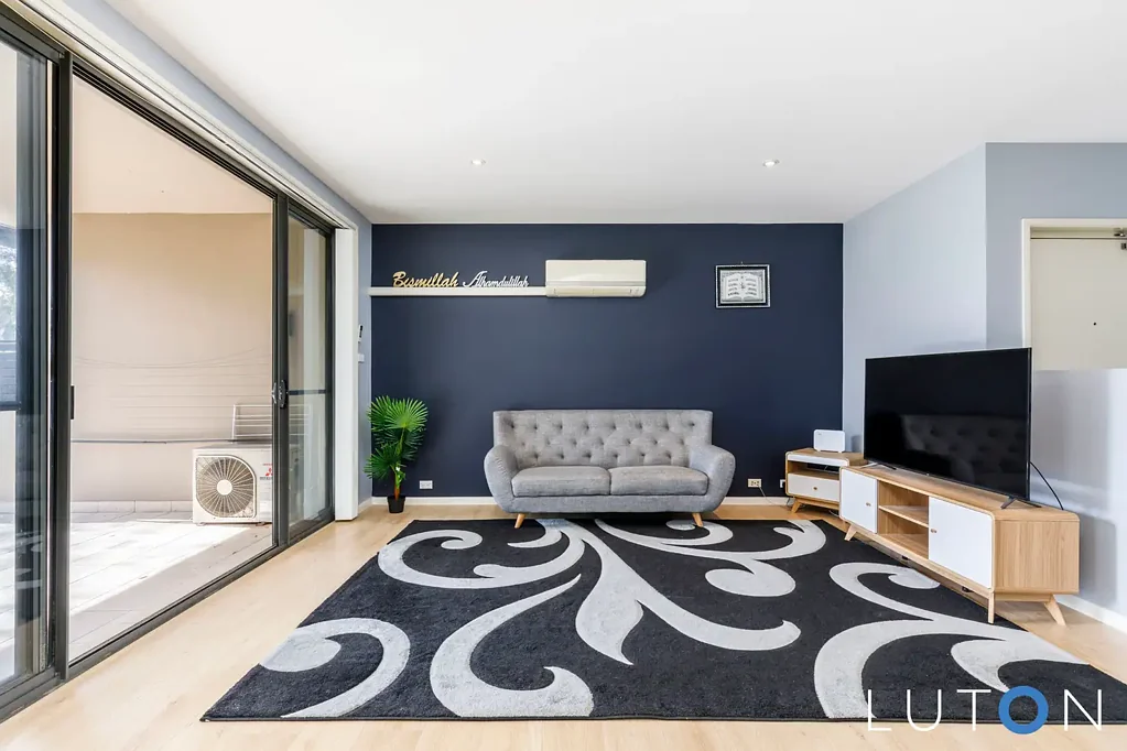 Three Bedroom Apartment in Prime Location!