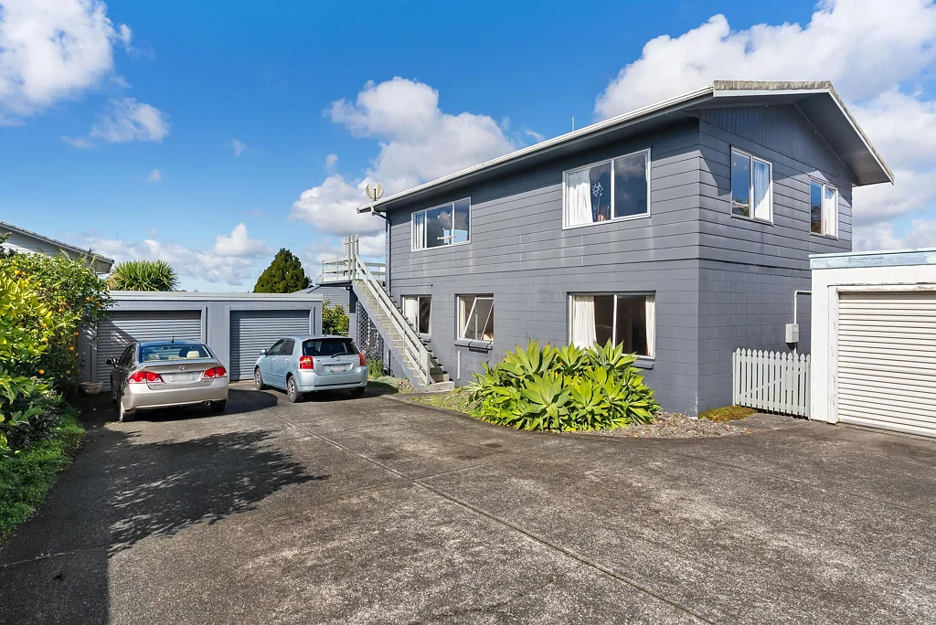 Avenues 5房  TWO TITLES. TWO HOMES. ONE OUTSTANDING INVESTMENT.