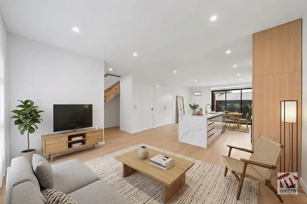 CONTEMPORARY LIVING - TWO MASTER SUITES!