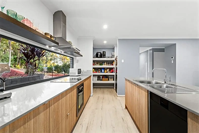 105 Chestnut Drive, Pine Mountain, QLD 4306, 4 slaapkamers, 2 badkamers, House
