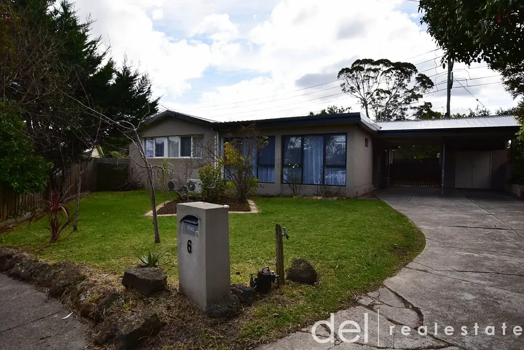 Family Warmth & Court Privacy in Sought after School Zone