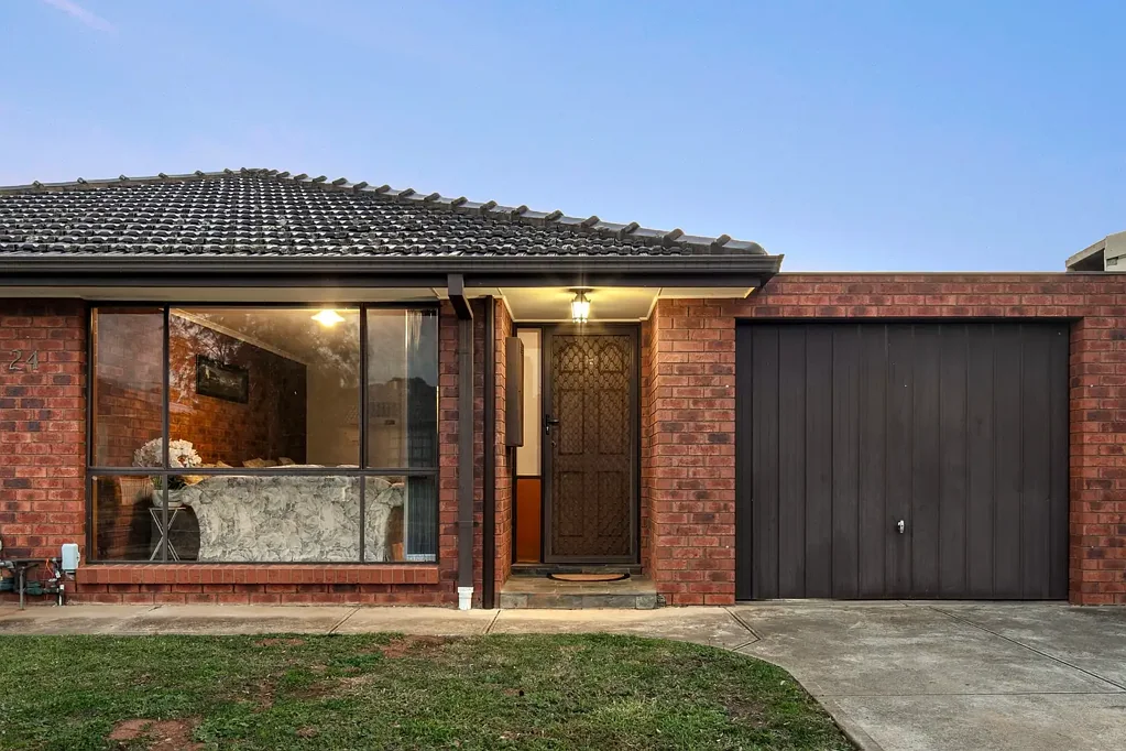 2/24 Nangiloc Crescent, Werribee, VIC 3030