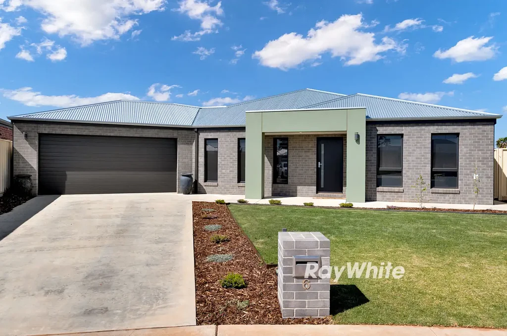 Red Cliffs 3Moenga 3 year old family home!