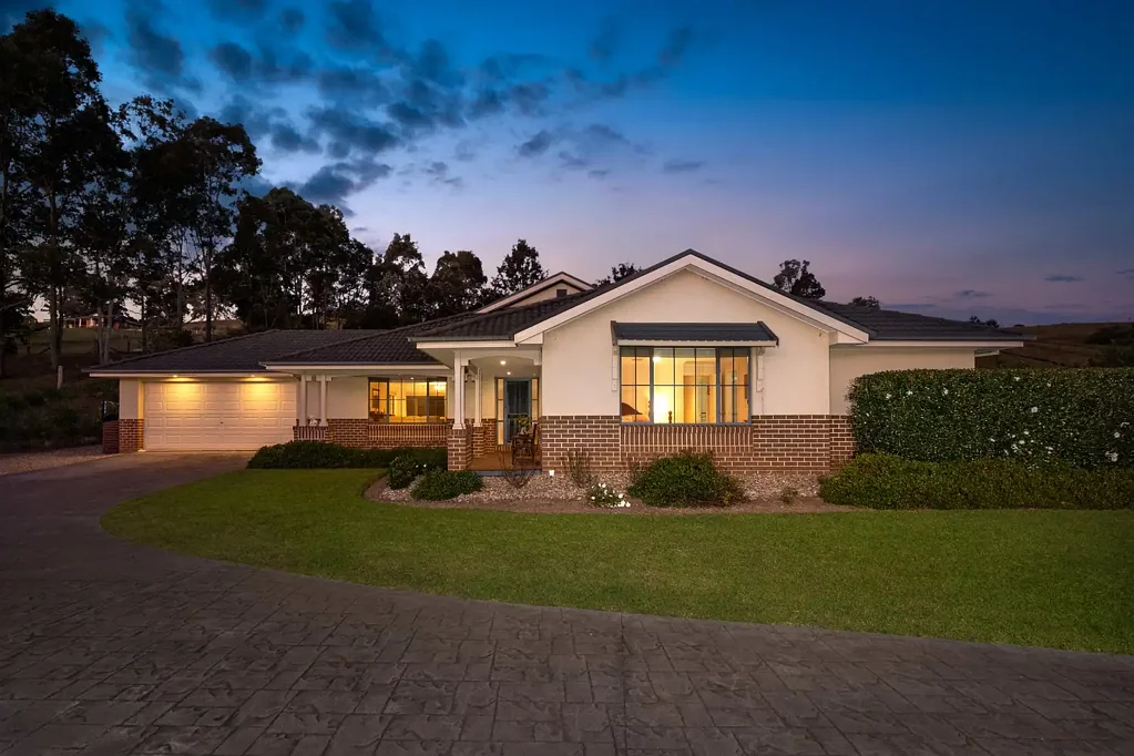 The Oaks 4Kwarto Sophisticated Country-Style Living in a Private, Gated Community