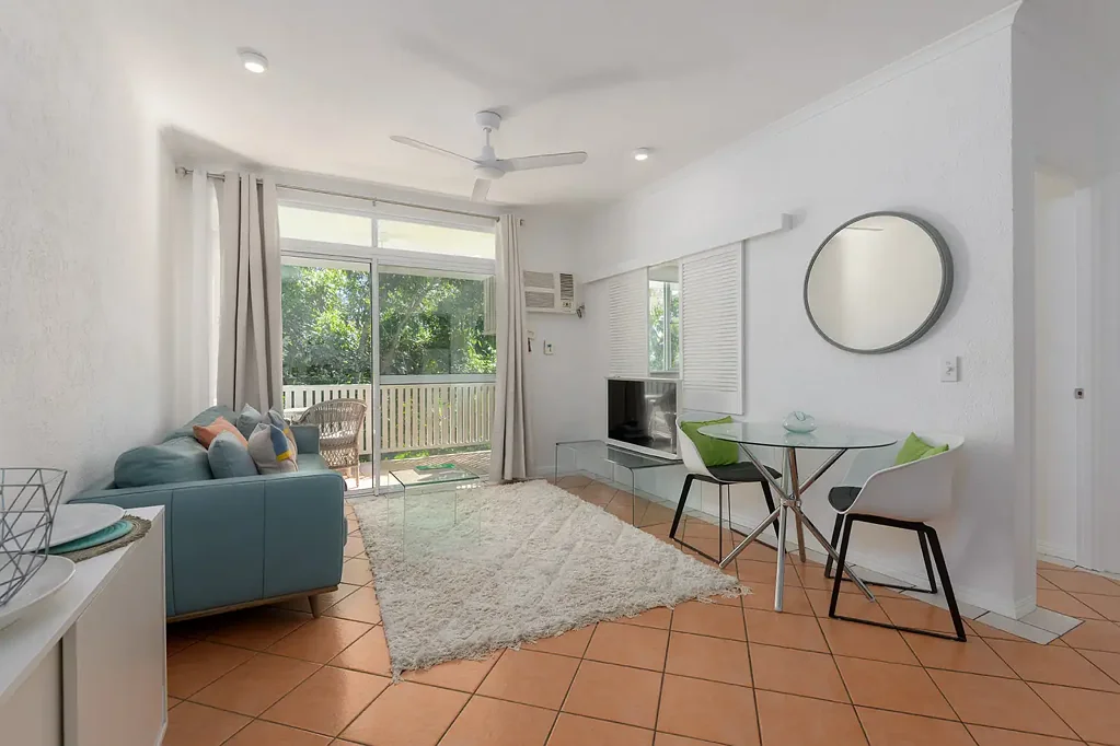 1 BEDROOM : 1 BATHROOM : FULLY FURNISHED : CLOSE TO TOWN & BEACH