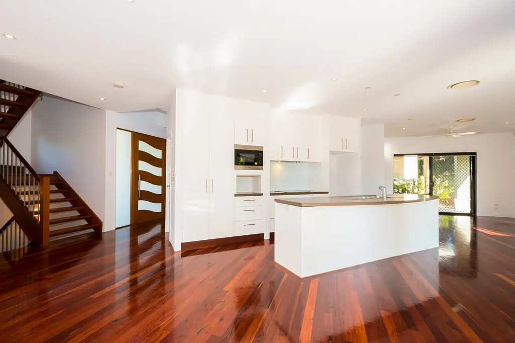 Southport 3房  Not Your Average Townhouse - Architecturally Designed and Exceptionally Spacious