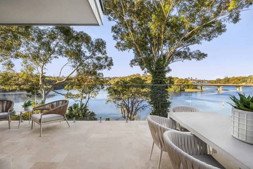 Hunters Hill 5房 绝美河景豪宅 宁静私密 豪华装修 设施齐全 顶层主卧水景 顶级厨房 酒窖露台泳池 临近学校商圈 车库停车空间充足 Serene Waterfront Sanctuary on Almost 1,000sqm
