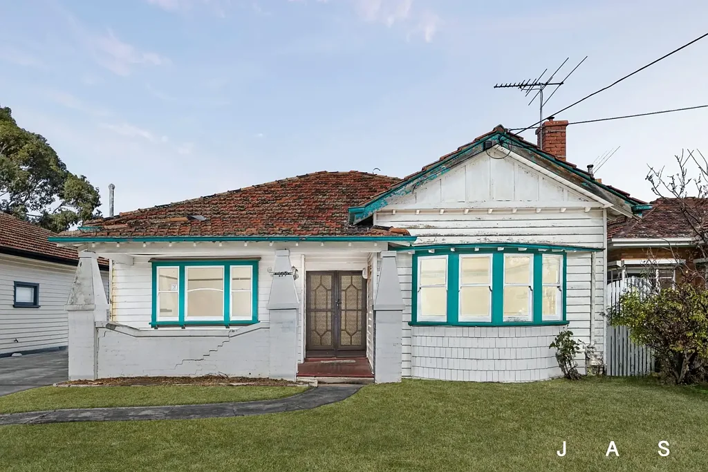 West Footscray 4房 418平米朝北地块 宽敞四卧加州平房 厨餐合并 大型客厅壁炉 步行生活便利 Endless Potential, Superb Lifestyle Location