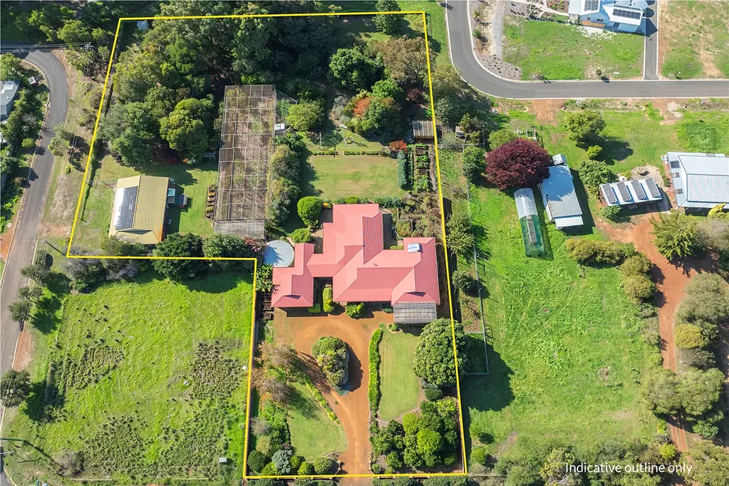 Witchcliffe 5 Bedroom Zoned Village Centre - Dual Access and Endless Potential