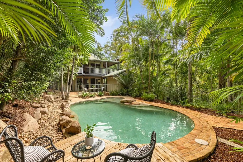 21 Maculata Drive, Chapel Hill, QLD 4069