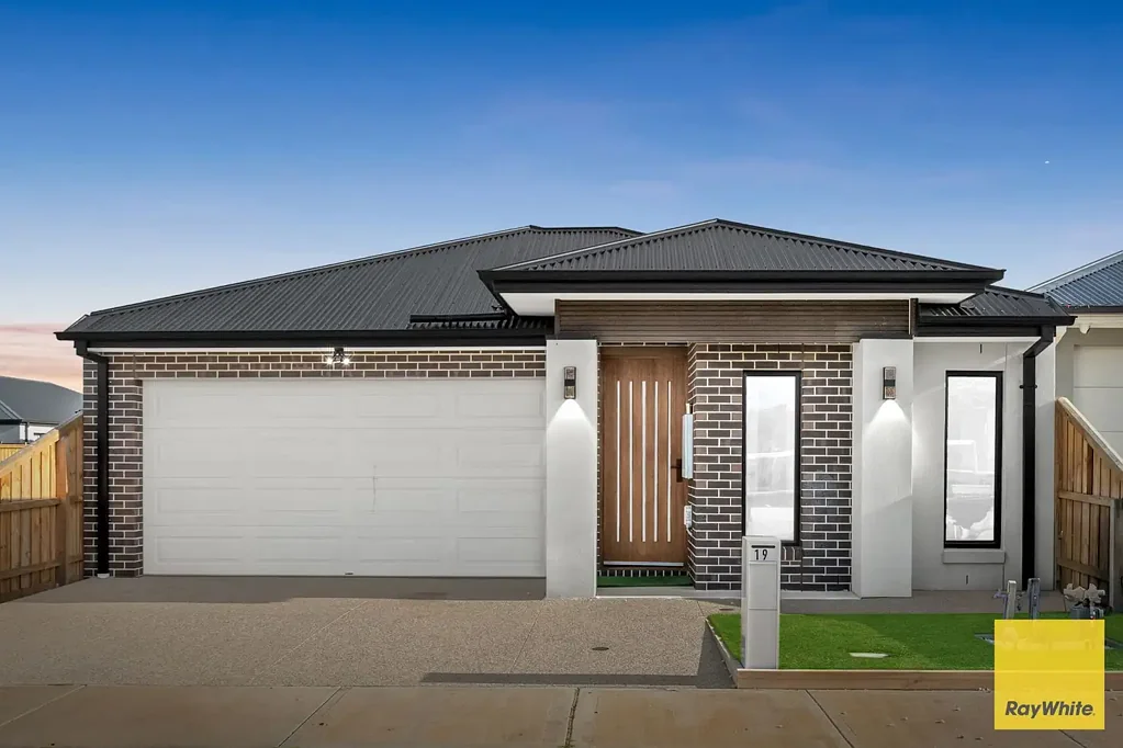 Tarneit 4 Bedroom STYLISH AND ELEGANT FAMILY HOME!!