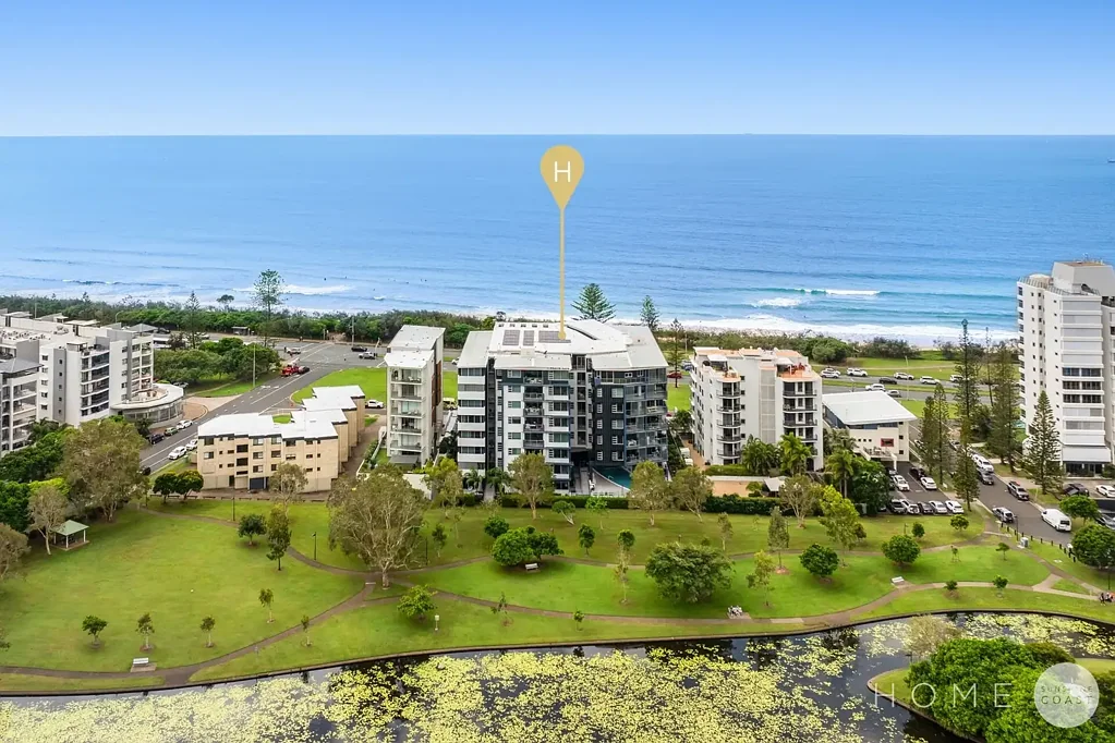 Alexandra Headland 3 Bedroom Directly across from the beach with HUGE courtyard, inspect now!