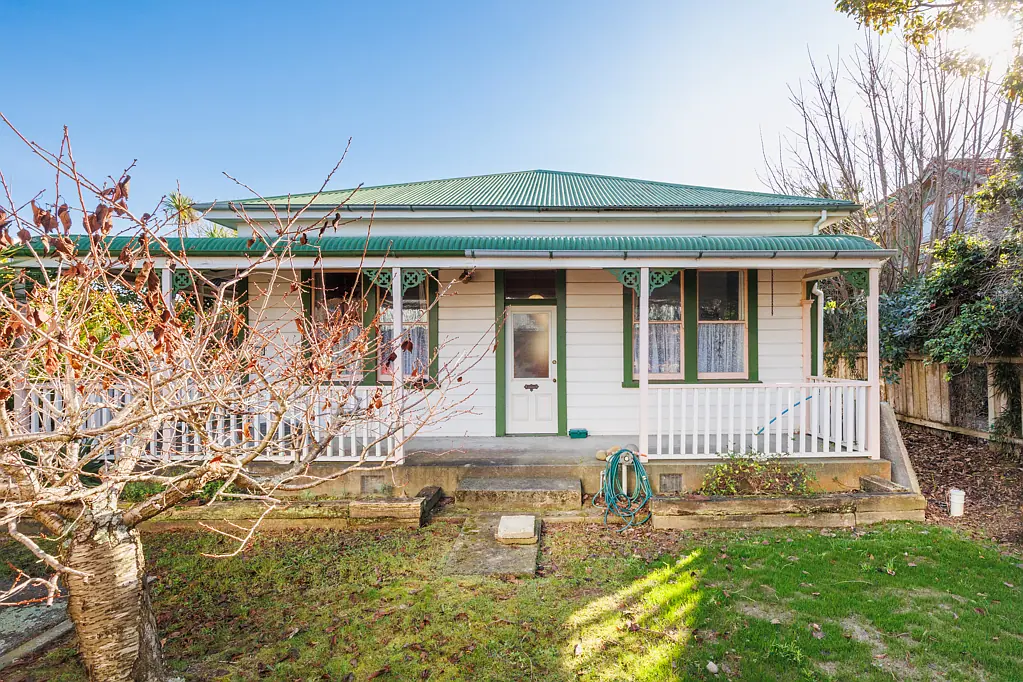Palmerston North Central 4Zimmer 10 Car Garaging on 1,156m2 - Prime Location!