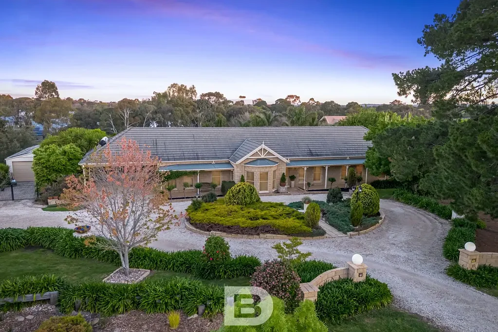 Riddells Creek 4ਬੈੱਡਰੂਮ Homestead Charm with Resort-Style Living on 2,370m² Approx.