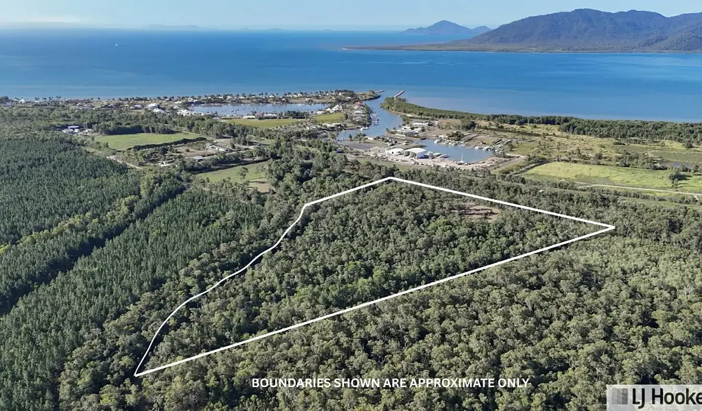 Cardwell Private Acreage Living Just Minutes from the Coast
