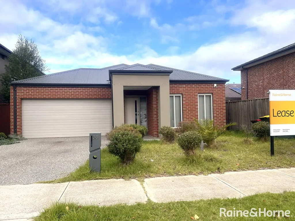 Fabulous 4Br Family Home in Waterhaven, Point Cook!
