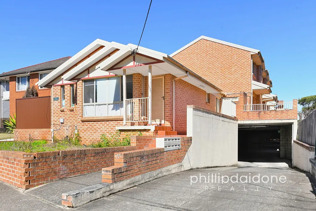 Regents Park 3 Bedroom Boutique Block... Convenient Location