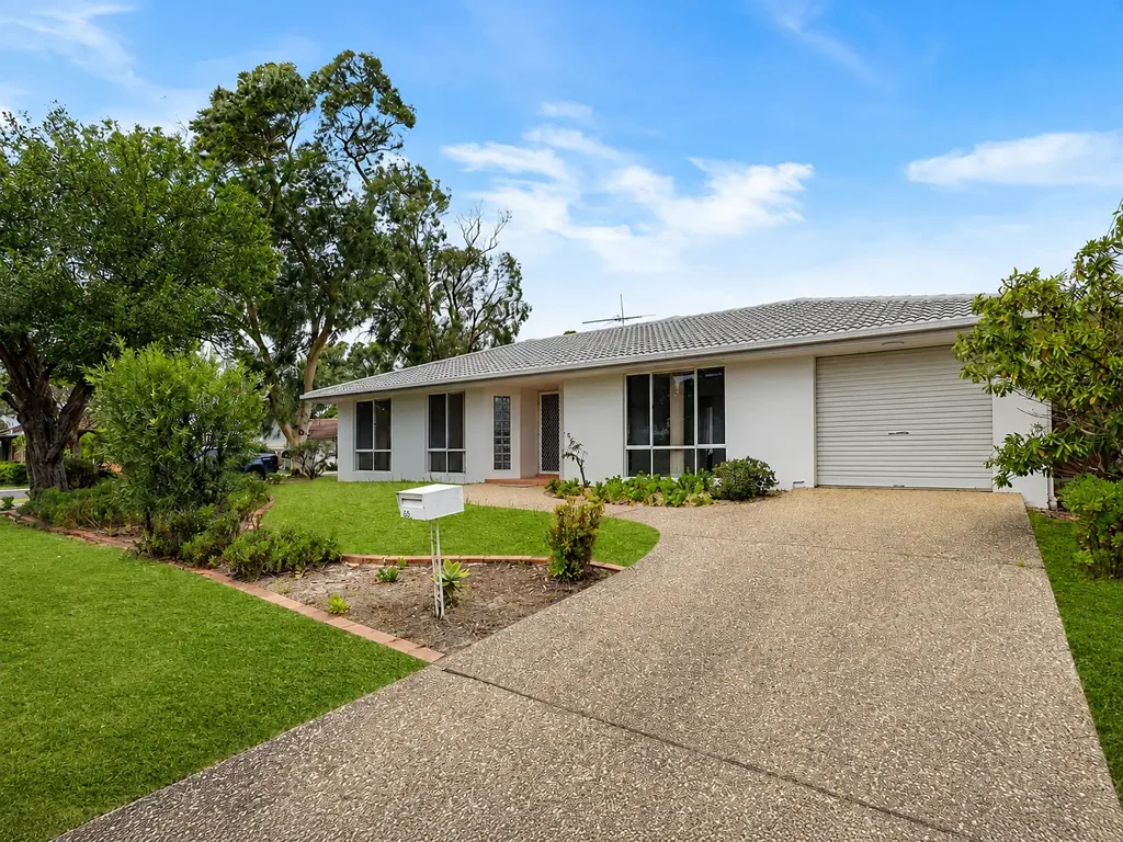 Spacious Single Level Family Home in a Peaceful Como Setting