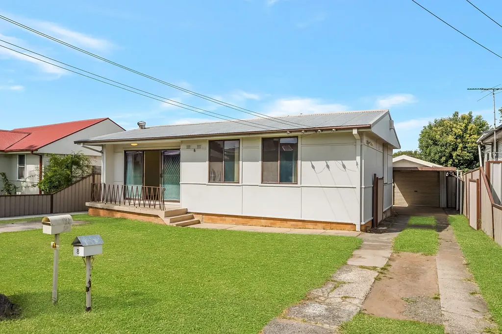 8 & 8a Clingan Avenue, Lurnea, NSW 2170