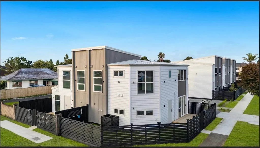 Papatoetoe 3 Bedroom Modern Freehold Living – No Body Corp Fees!
