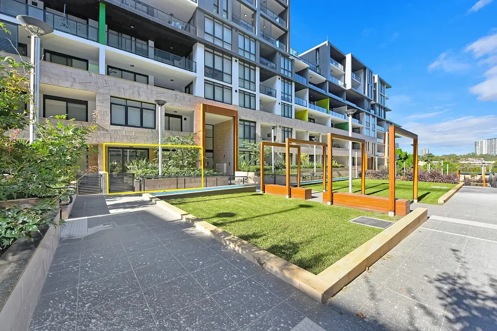 Ryde 1Moenga Spacious | Study Room | Private Courtyard