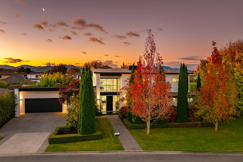 Springlands 4 Bedroom Distinctive and exceptional – vendors relocating