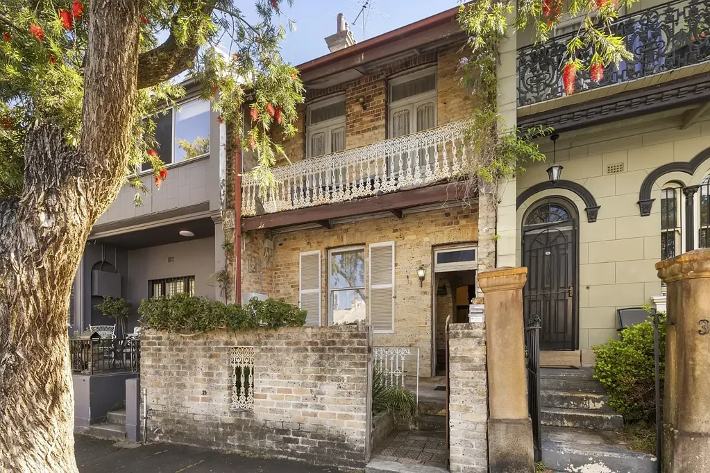 Glebe 3બેડરૂમ Grand Victorian terrace in desirable street with RLA