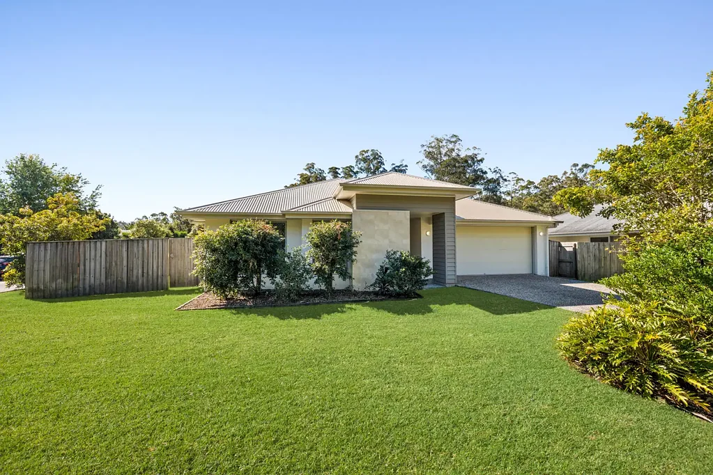 Landsborough 4房  Large Family Sized Home with Fantastic Yard & Side Access!