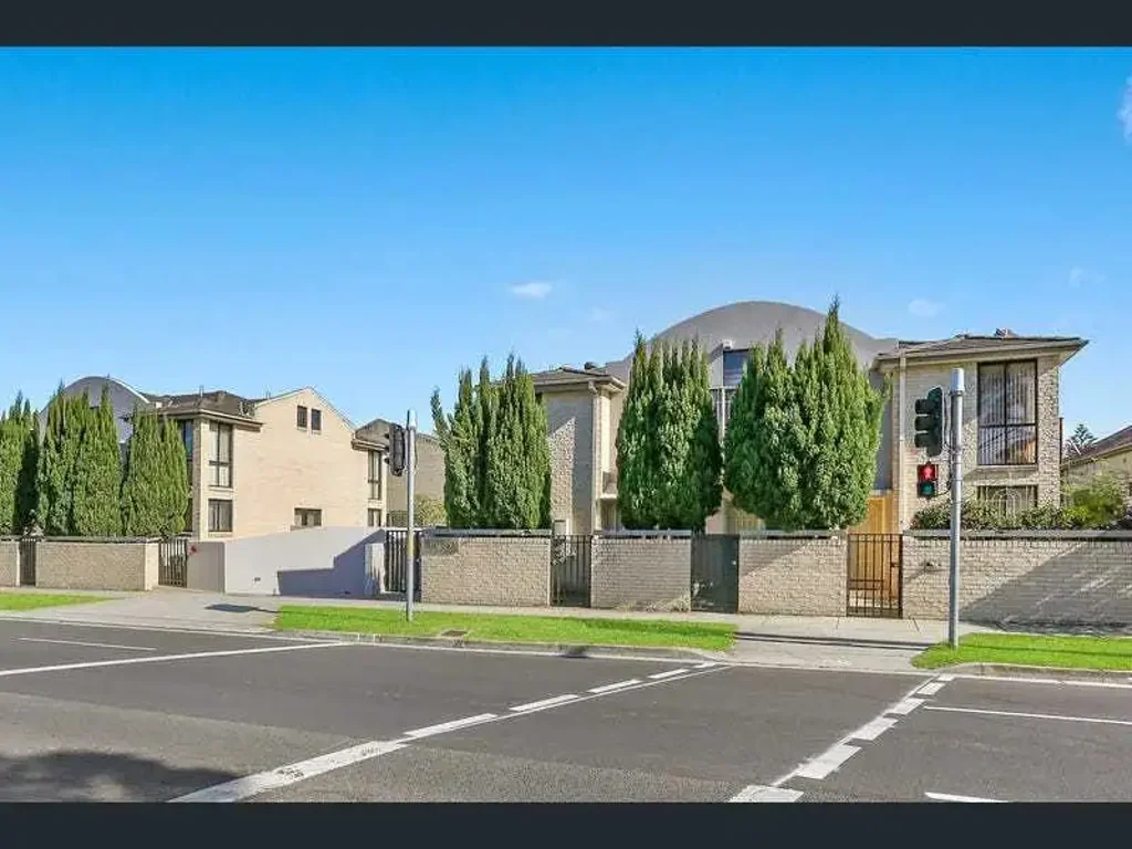Modern Two bedroom Double Storey Townhouse with Air-condition