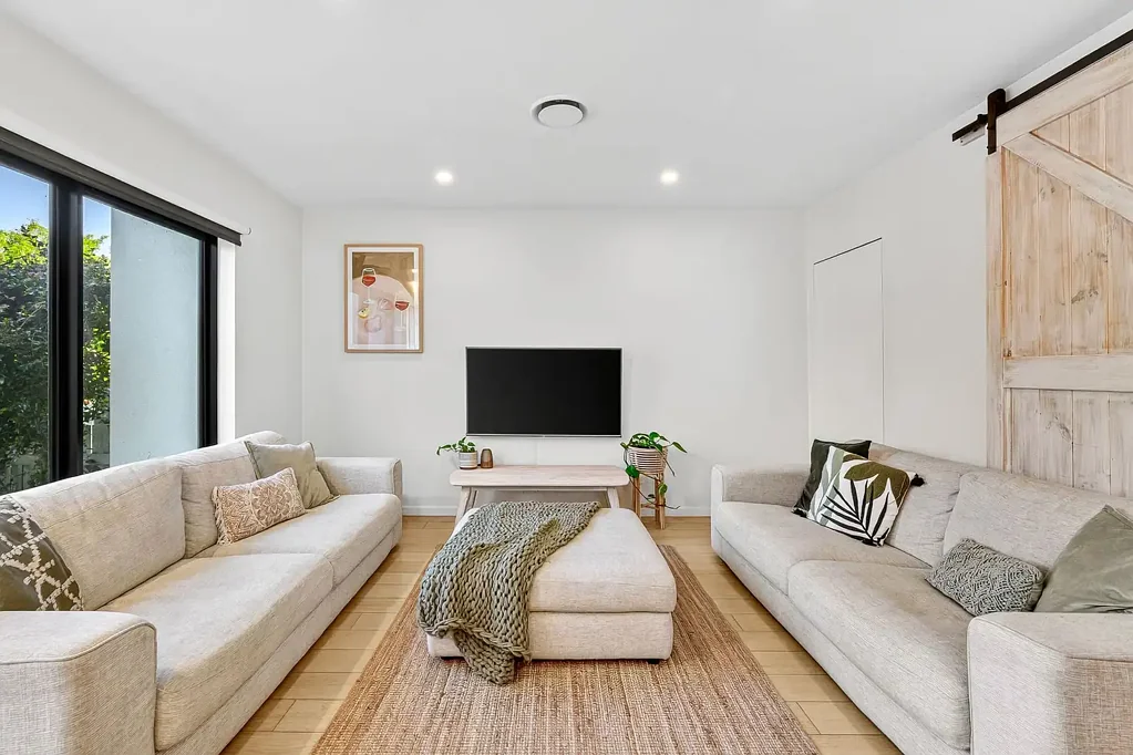 Warriewood 4ਬੈੱਡਰੂਮ Modern Torrens Title Townhome