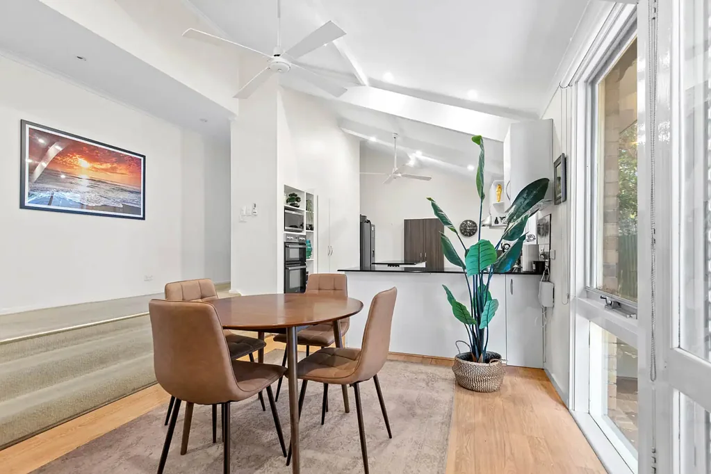 Frankston 3chambre Vaulted Ceilings, In Court Location