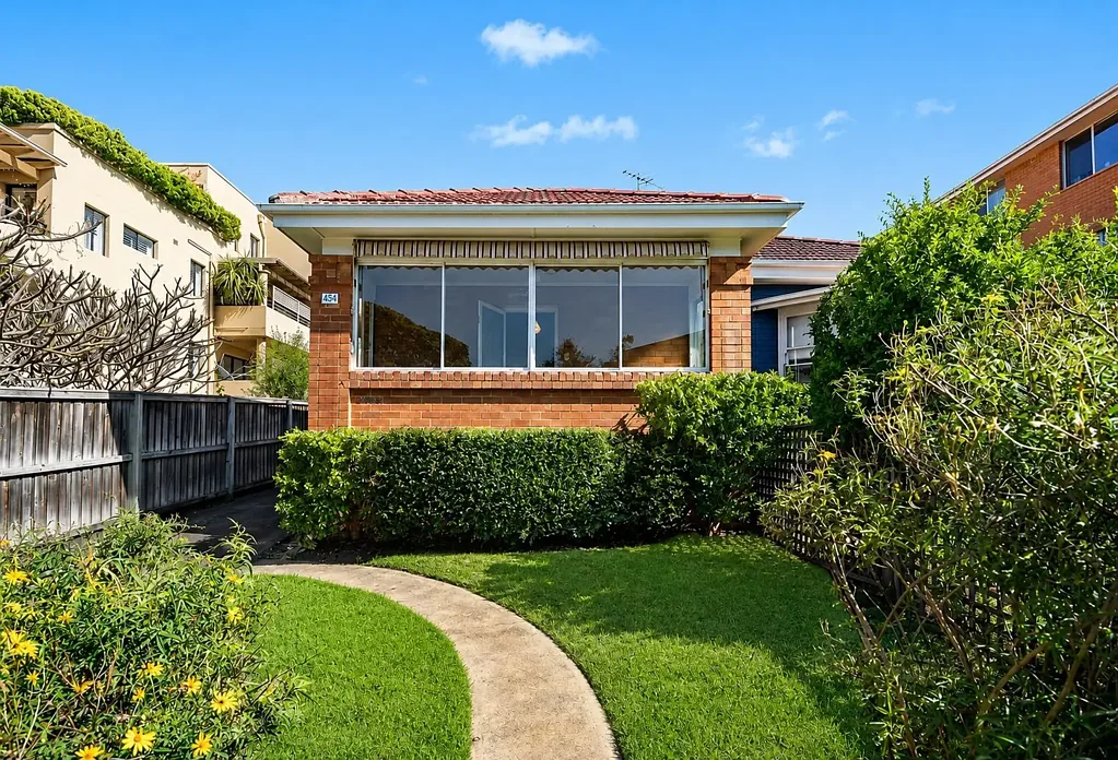 FLAT MATES - SPACIOUS PRIVATE ROOM | SHORT TERM 3 MONTH LEASE