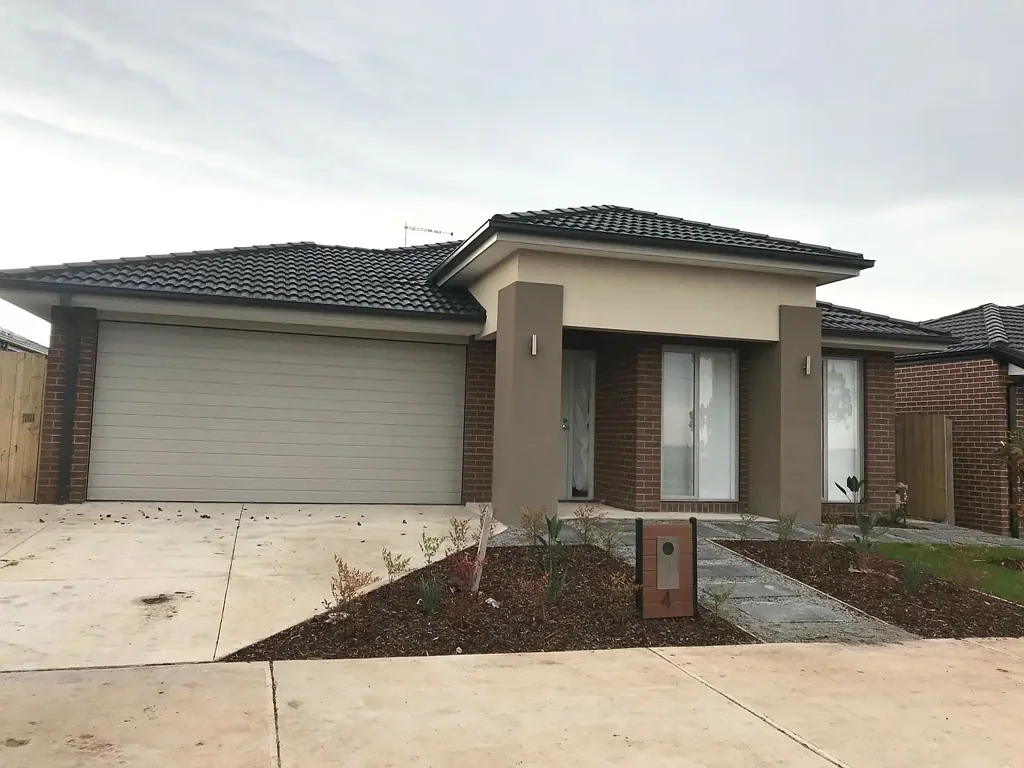 4 Mapleton Bvd, Melton South, VIC 3338, 4 Bedrooms, 2 Bathrooms, House