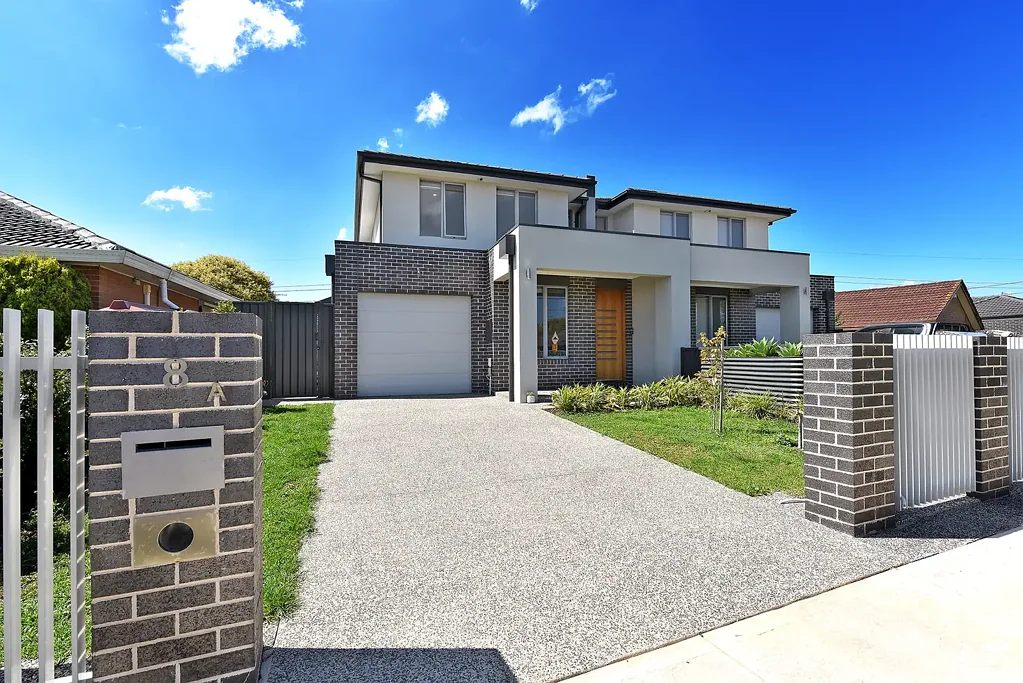 Contemporary Elegance in Prime Location!