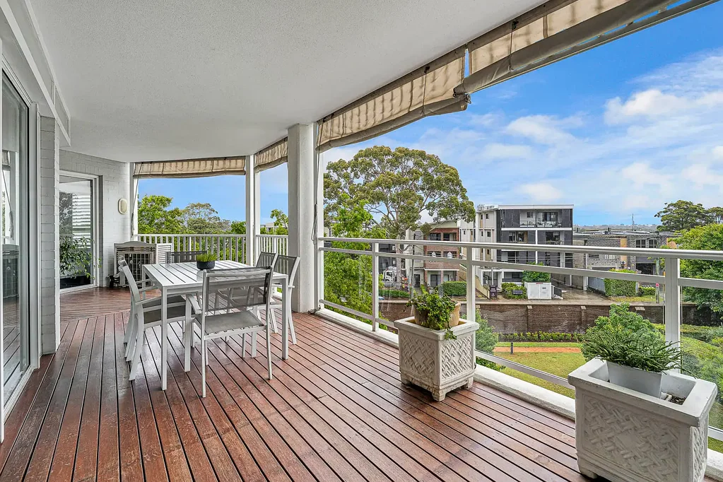 Spacious Two-Bedroom Apartment with Orchard garden views