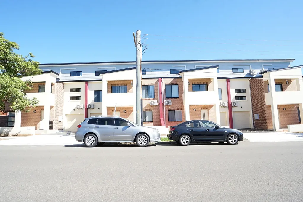 TRI LEVEL TOWNHOUSE