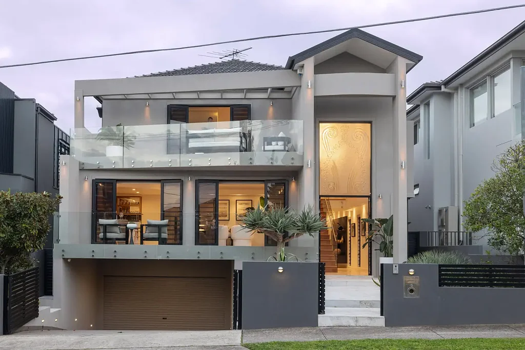 Rodd Point 4房 367平方米高地家庭住宅 / 步行可至海滨和 Bay Run Elevated family home on 367sqm / steps to waterfront and Bay Run