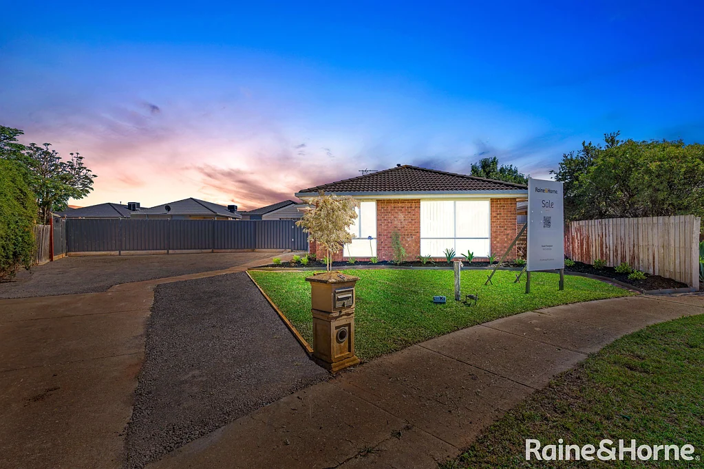 8 Regal Court, Melton South, VIC 3338