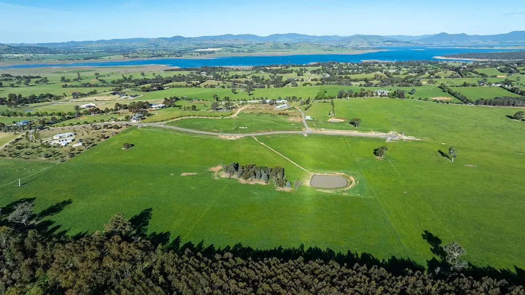 Table Top  Discover the Perfect Rural Lifestyle at Eagle Rise Estate Table Top, Final Stage.