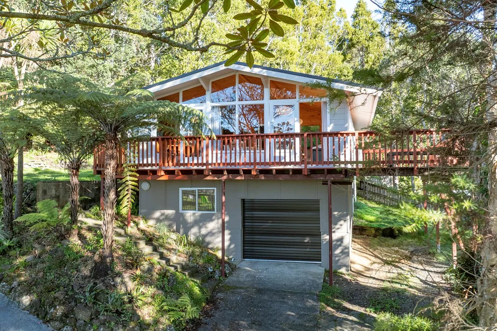 16 Daffodil Street, Titirangi, Waitakere City, Auckland