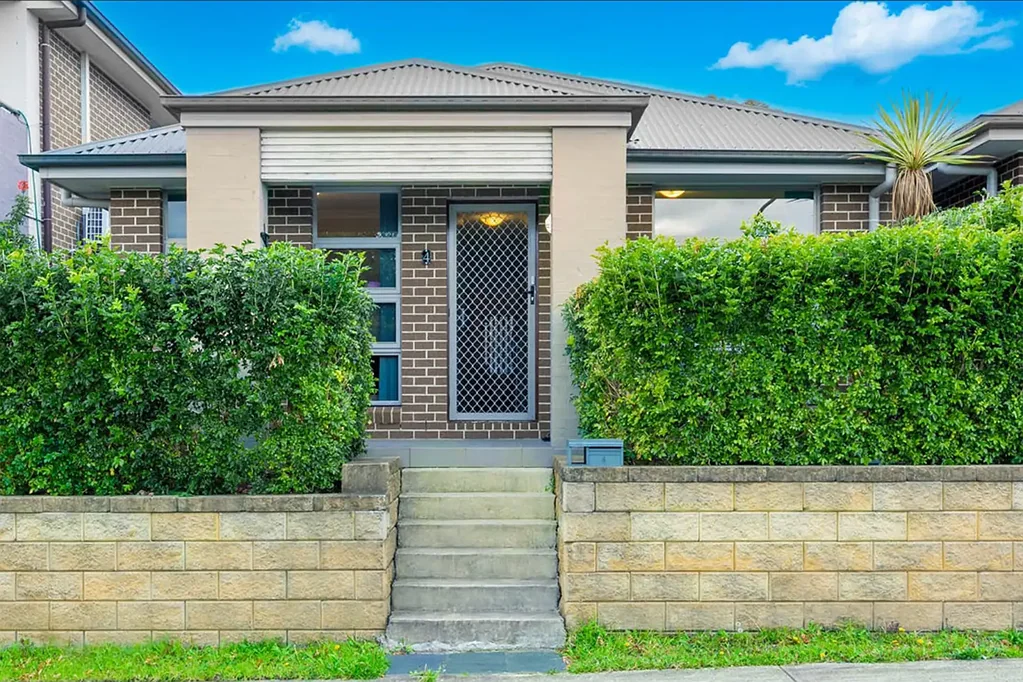 4 Lyora Street, Glenmore Park, NSW 2745