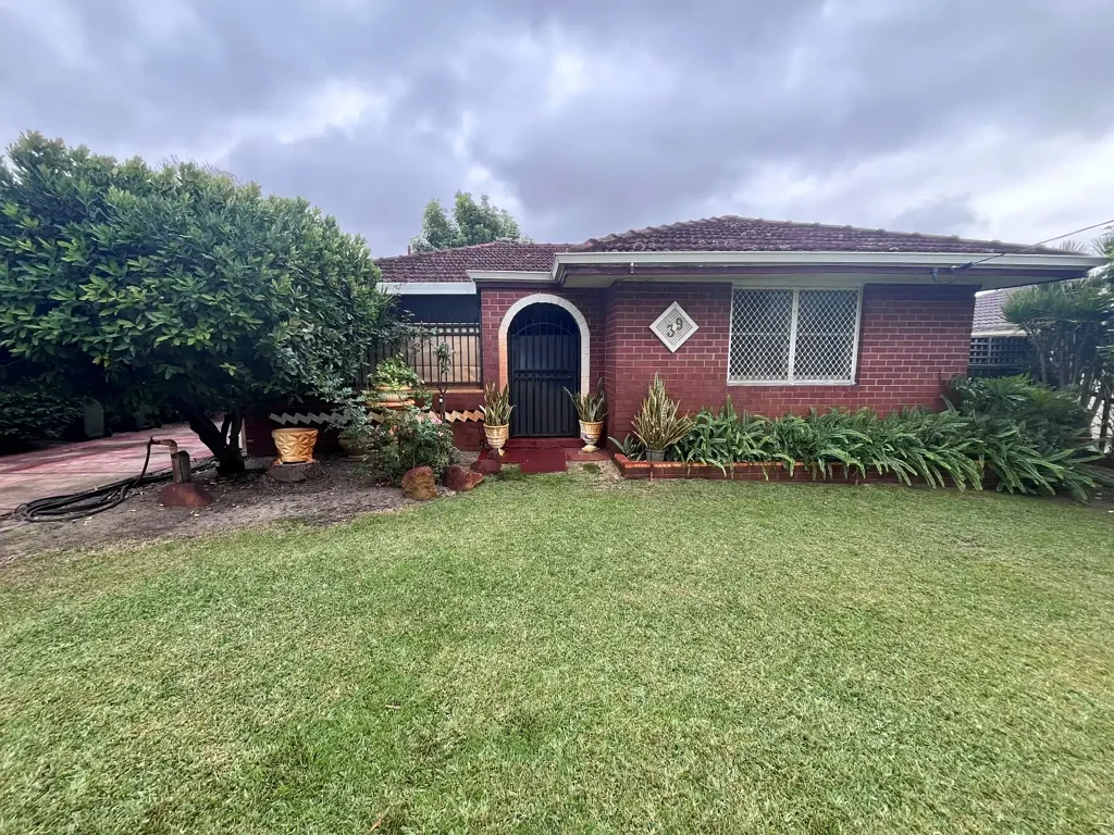 Well-Maintained Family Home with Spacious Outdoor Living