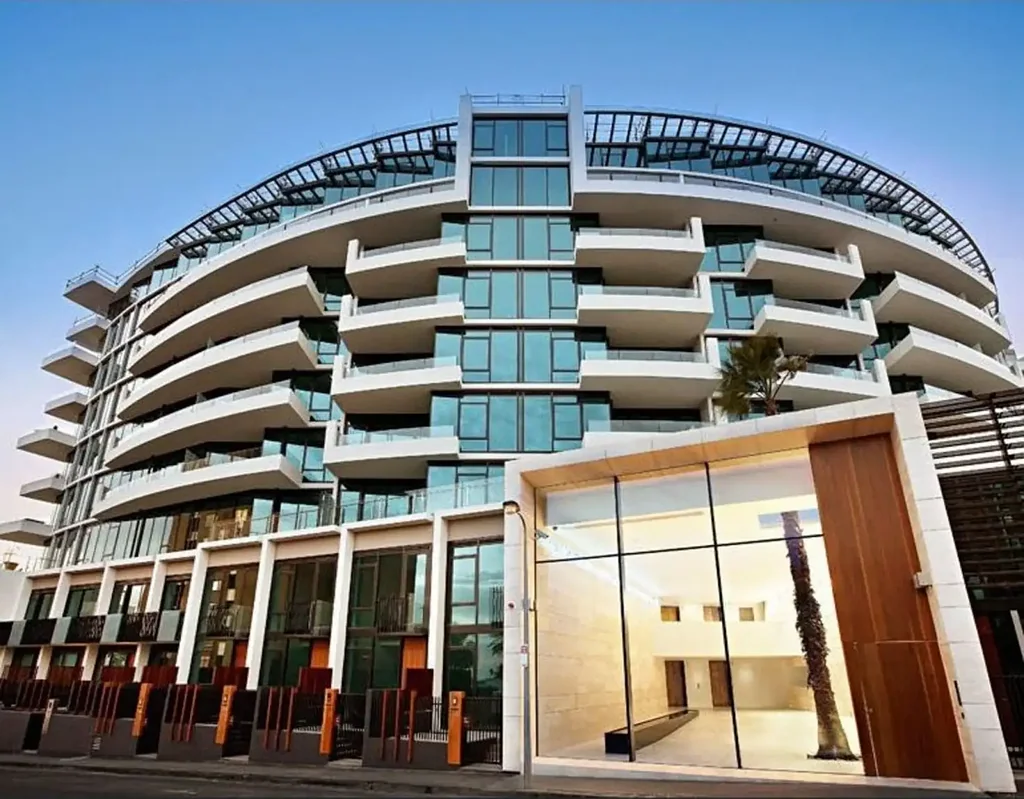 Furnished Beachside Paradise with pool, gym, opposite the beach